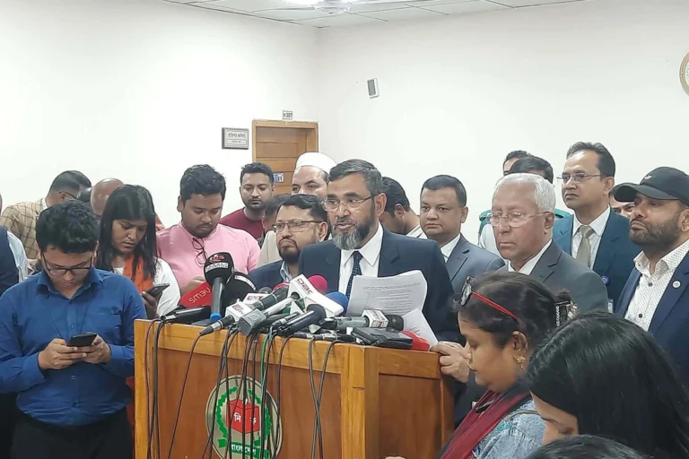 1765101725-5b32d3f567b15632d4428c57e239a5b4